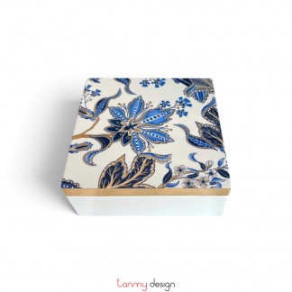 Square lacquer box with blue-and-white floral pattern 15x15 cm